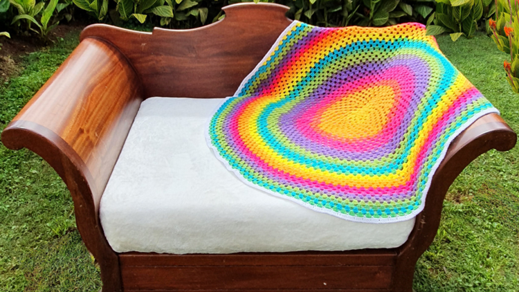 How-to-Crochet-a-Super-Easy-Round-Granny-Square-Baby-Blanket Secret Yarnery