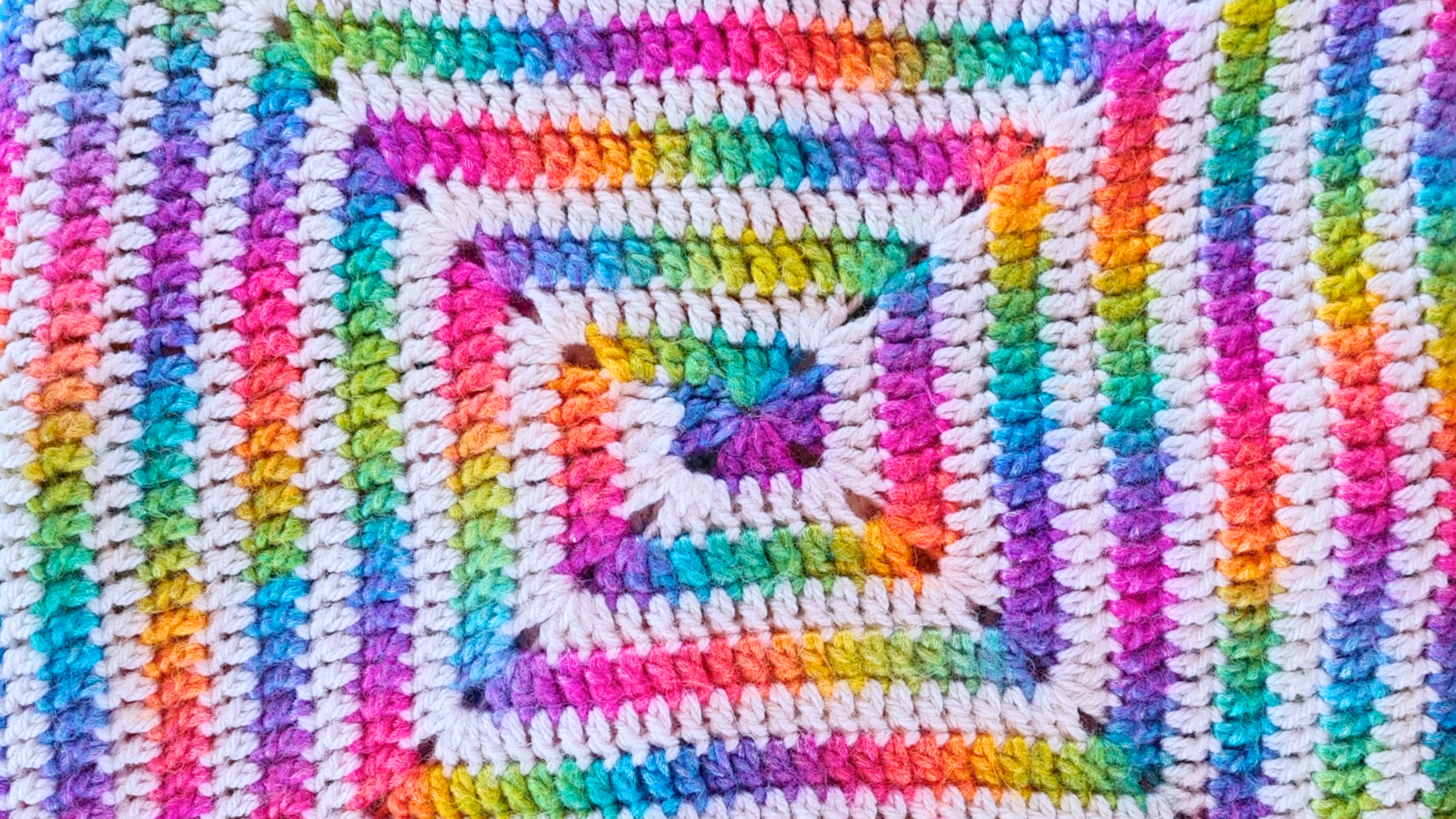 Easy Crochet Baby Blanket Tutorial – The Spiral Crochet Baby Blanket!