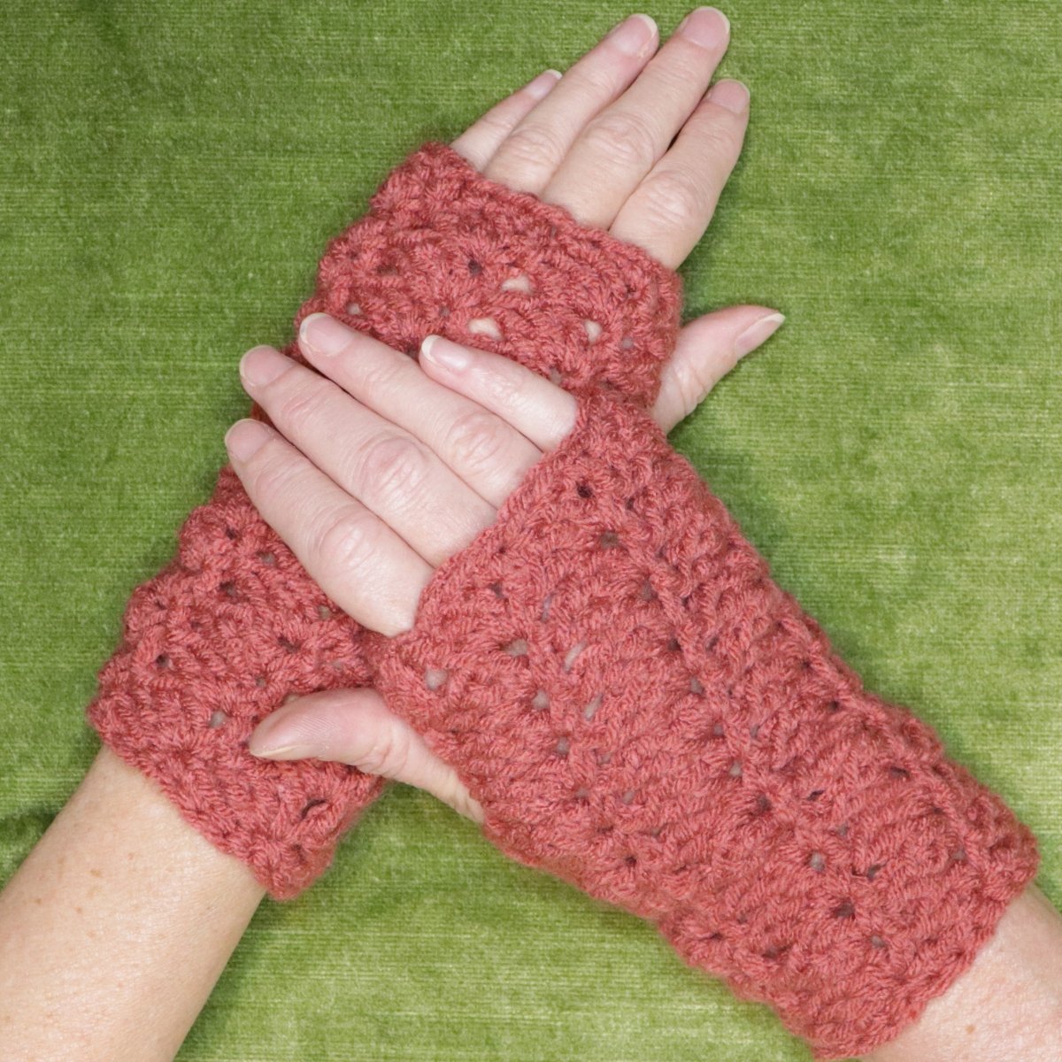 Simple DIY Fingerless Crochet Gloves Pattern