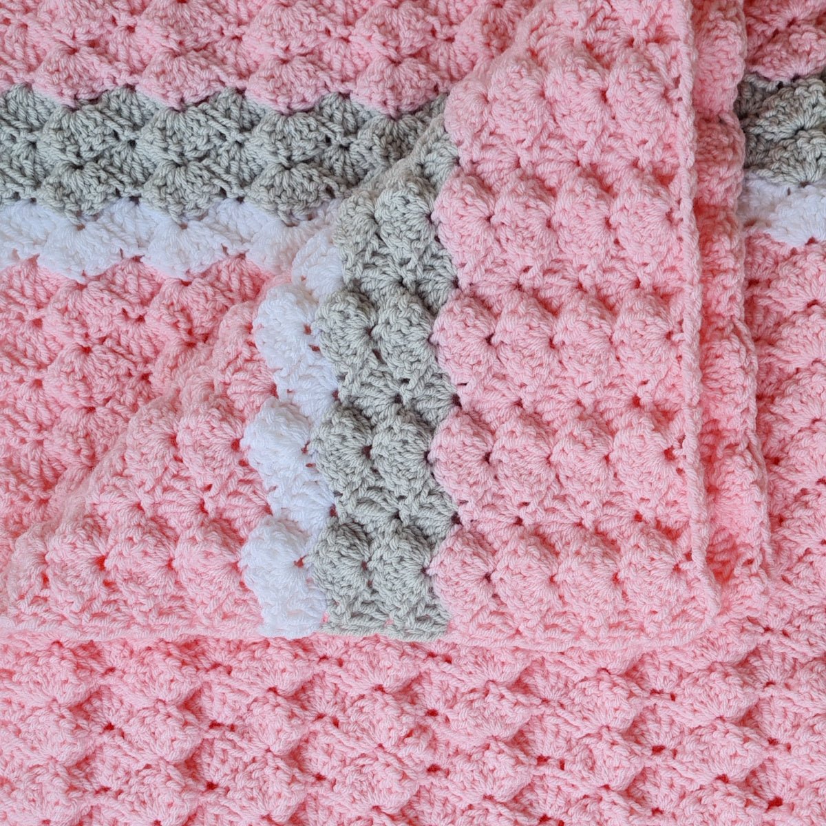 This Crochet 3D Shell Blanket is So Soft and Cozy😲 The Guzzling Granny Crochet Baby Blanket - Secret Yarnery