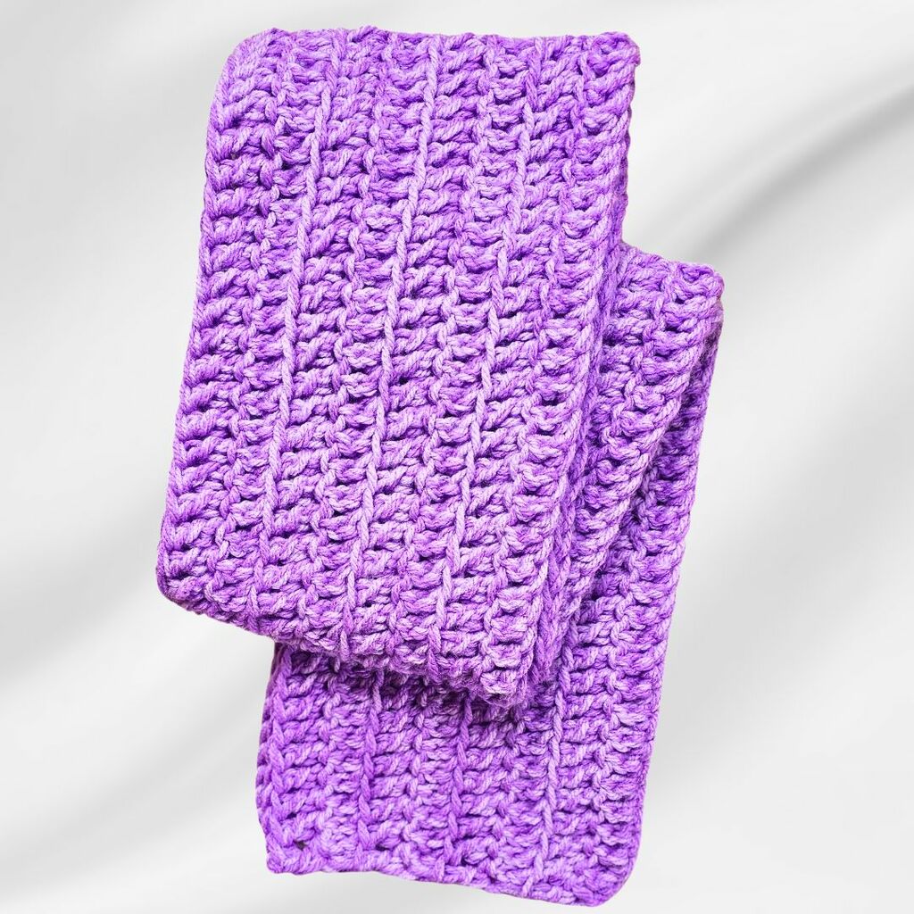Simple crochet scarf pattern using double crochet stitches