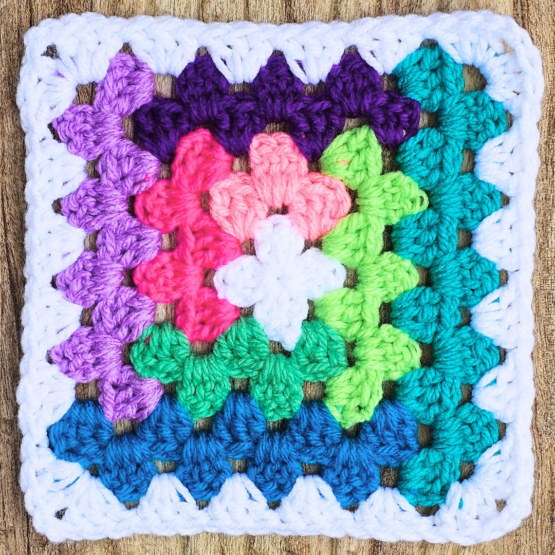 Easy Log Cabin Granny Square Pattern - 5 Round Mix & Match Secret Yarnery