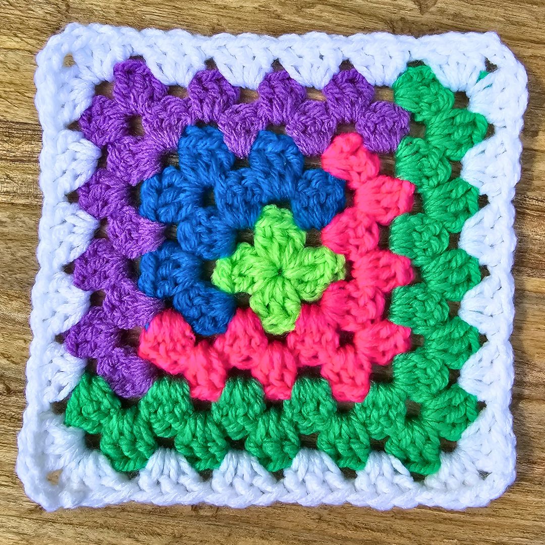 Stacking A Frame Log Cabin Granny Square Pattern - Mix & Match