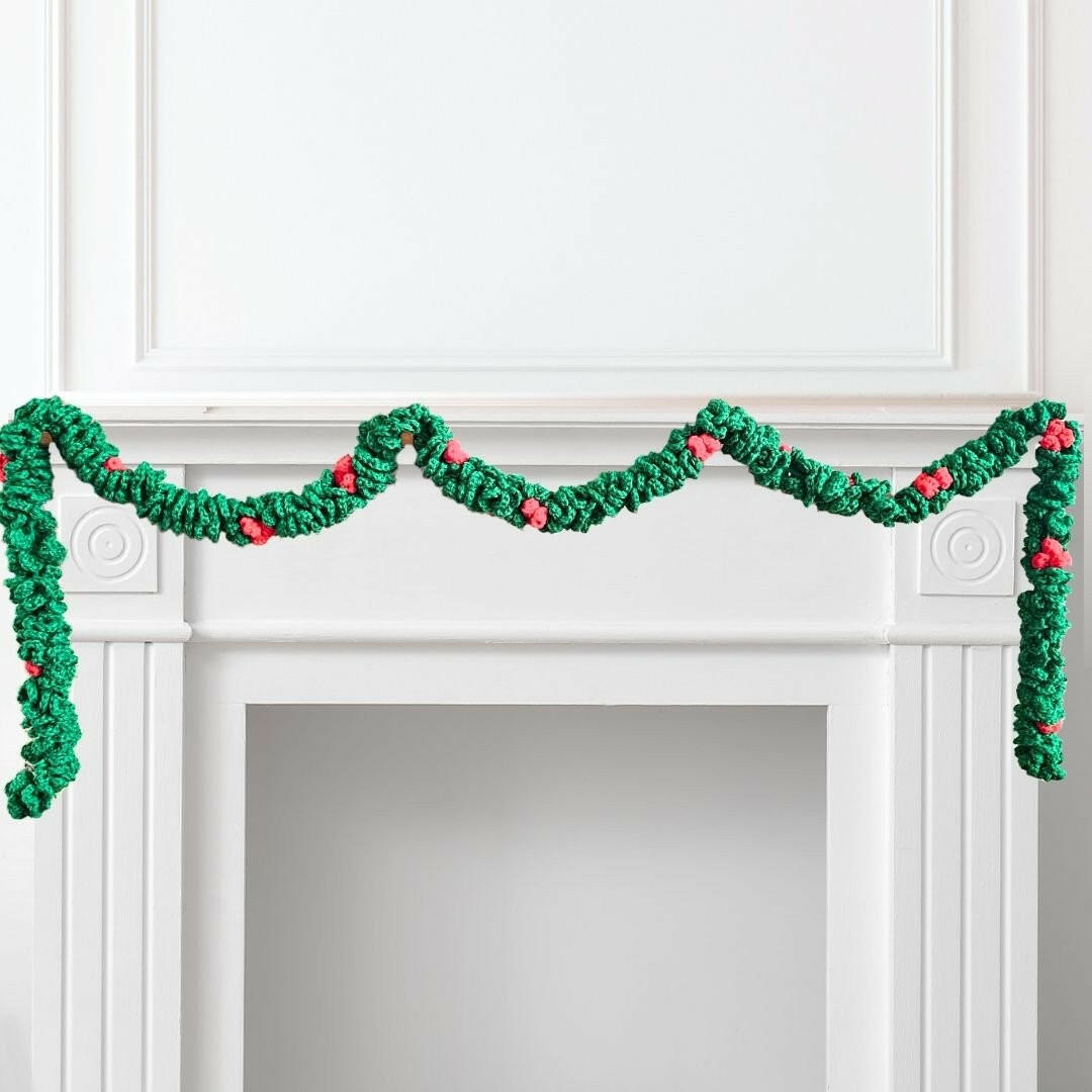 Evergreen Crochet Christmas Garland – Festive DIY Holiday Pattern