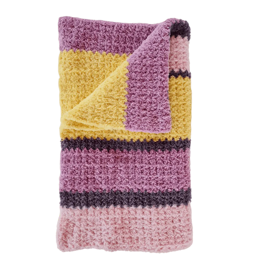 Easy Cuddly Crochet Baby Blanket – Soft Pattern with Fuzzy Yarn.