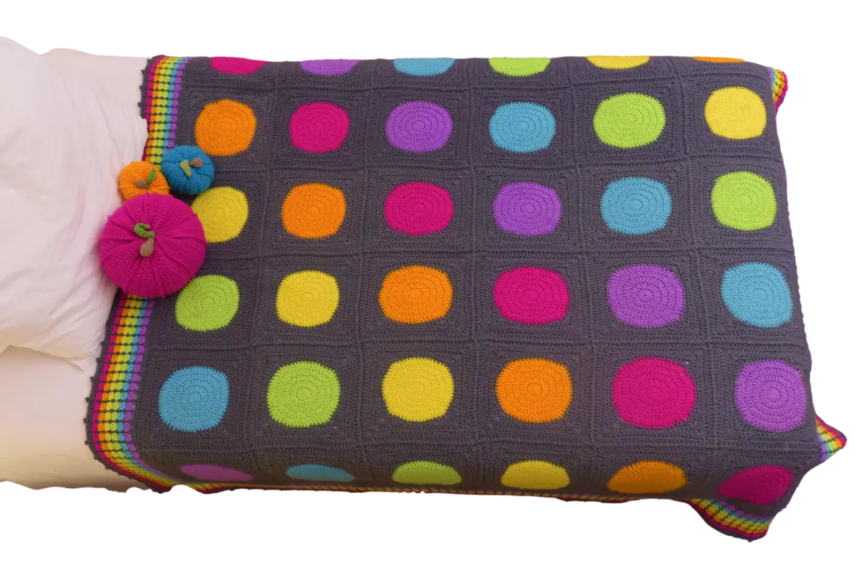 Flat Circle Crochet Polka Dot Blanket – Fun and Easy Pattern for All Ages