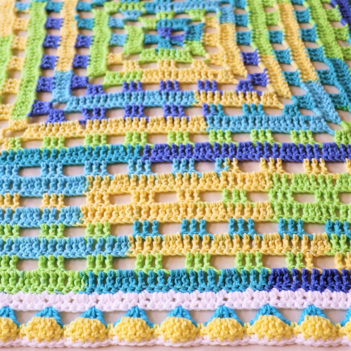 Floors & Windows Crochet Blanket with Daffodil Border – Fast and Easy Pattern