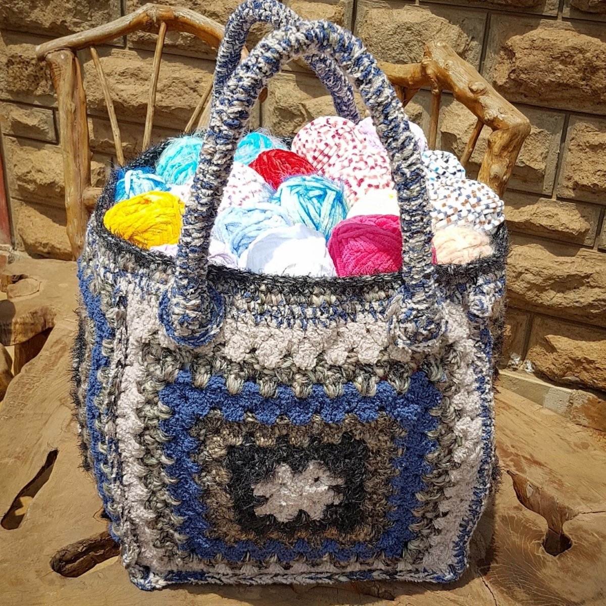 Granny Square Project Bag – Easy Pattern with No-Stretch Handles.