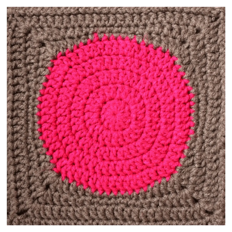 Making Circles into Squares – Easy Crochet Pattern for Stylish Squares.