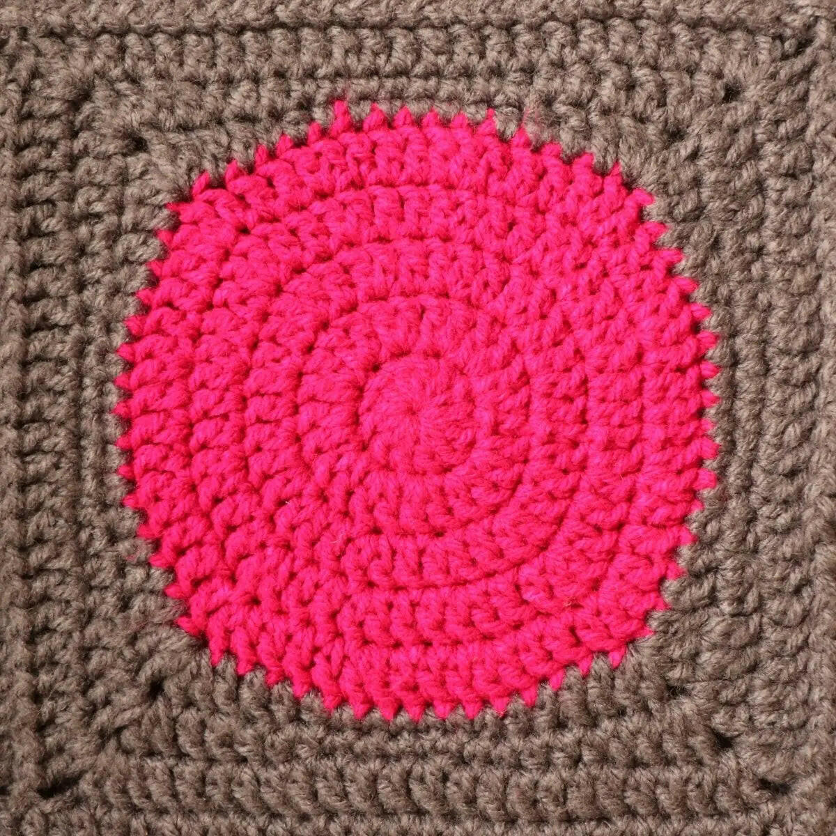 Making Circles into Squares – Easy Crochet Pattern for Stylish Squares