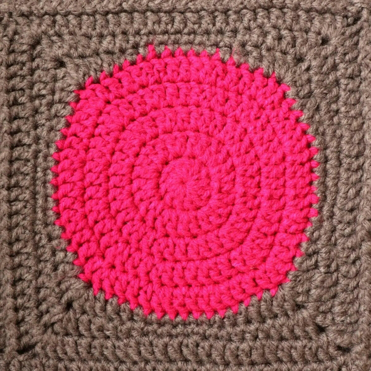 Making Circles into Squares – Easy Crochet Pattern for Stylish Squares.